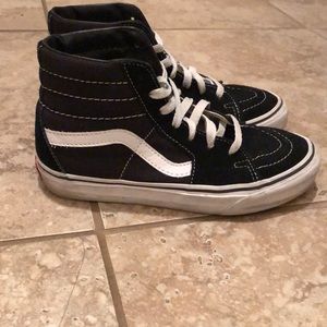 Vans classic black and white sk8 hi’s. Size 4.5/6